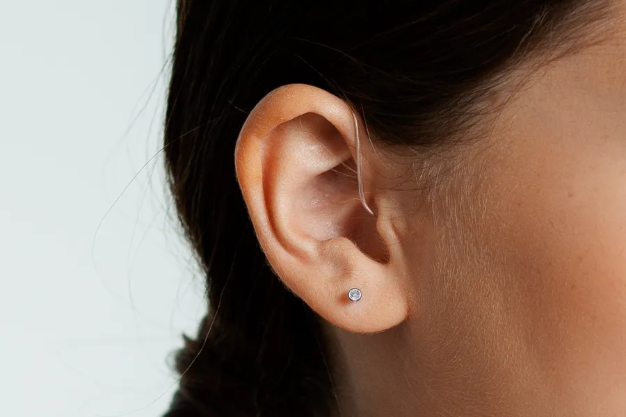 Opn_Play_miniRITE_T_C058Aquamarine_AngleF45_Close-up_In-On-Ear_Girl_1200x800px_Original-file-1-1